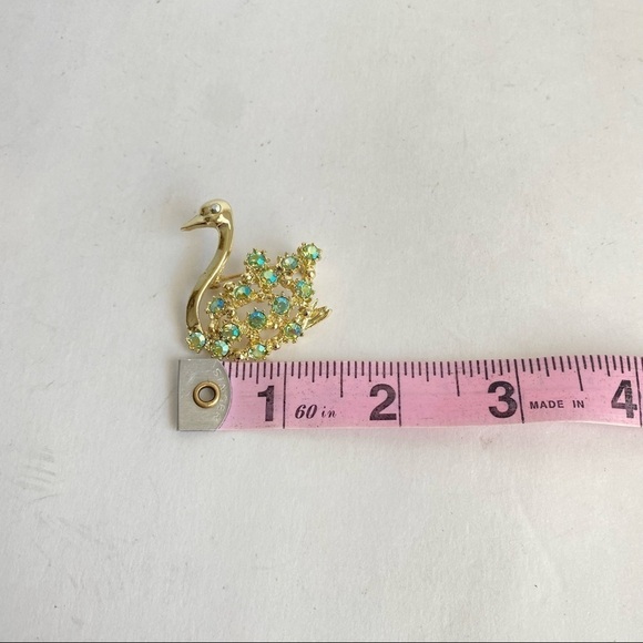 Vintage Swan Brooch Aurora Borealis Crystal Green Rhinestone Gold Tone 60s Retro - Picture 8 of 8